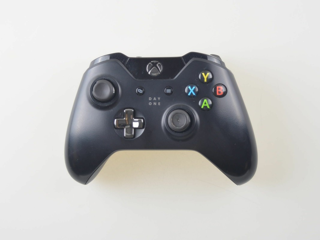 Original Xbox One Controller - Day One Edition